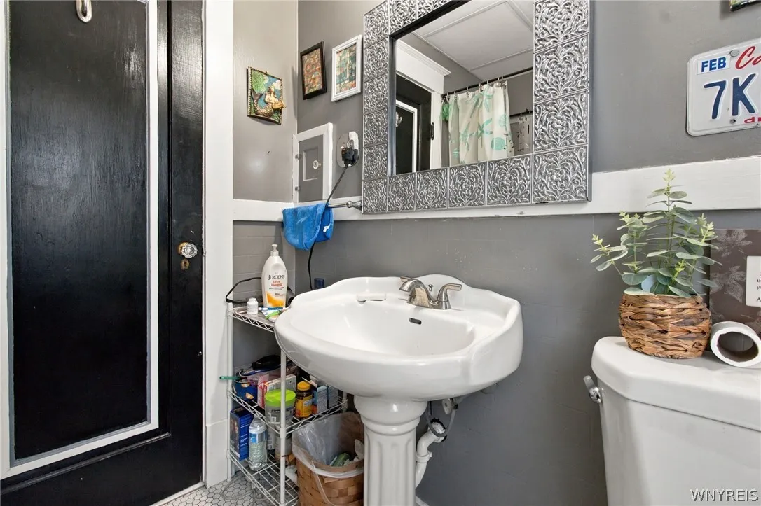 123 Esser Avenue, Buffalo, New York 14207, Buffalo, New York 14207, 2 Bedroom Bedrooms, 7 Room Rooms,1 BathroomBathrooms,Residential,For Sale,123 Esser Avenue, Buffalo, New York 14207,0,B1725193