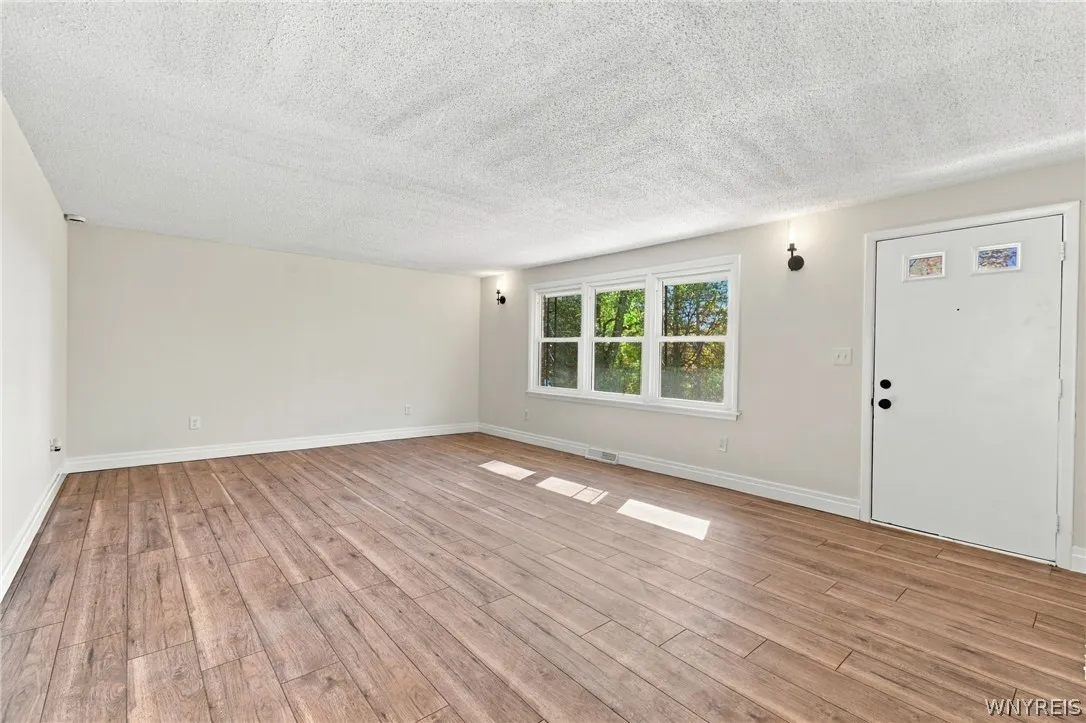 1938 North Creek Road, Hamburg, New York 14085, Hamburg, New York 14085, 3 Bedroom Bedrooms, 7 Room Rooms,2 BathroomBathrooms,Residential,For Sale,1938 North Creek Road, Hamburg, New York 14085,0,B1725205