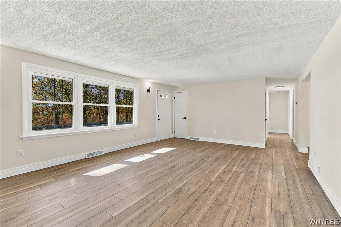 1938 North Creek Road, Hamburg, New York 14085, Hamburg, New York 14085, 3 Bedroom Bedrooms, 7 Room Rooms,2 BathroomBathrooms,Residential,For Sale,1938 North Creek Road, Hamburg, New York 14085,0,B1725205