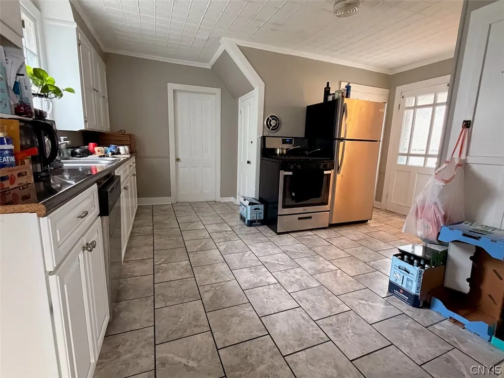 179 West 3rd Street, Oswego, New York 13126, Oswego, New York 13126, 7 Bedroom Bedrooms, ,2 BathroomBathrooms,Residential,For Sale,179 West 3rd Street, Oswego, New York 13126,0,S1725223