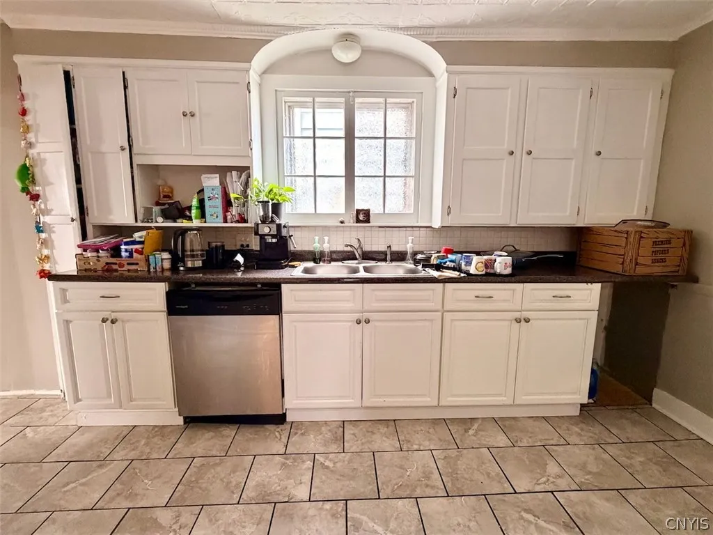 179 West 3rd Street, Oswego, New York 13126, Oswego, New York 13126, 7 Bedroom Bedrooms, ,2 BathroomBathrooms,Residential,For Sale,179 West 3rd Street, Oswego, New York 13126,0,S1725223