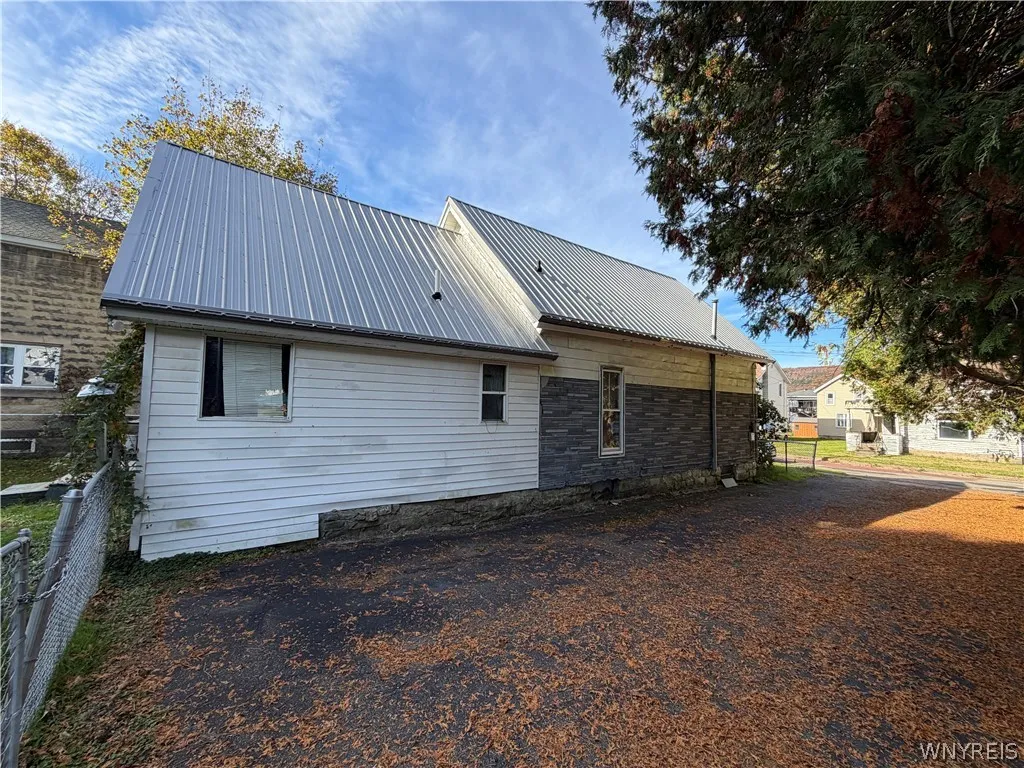 24 East Jefferson Street, Salamanca, New York 1477, Salamanca, New York 14779, 3 Bedroom Bedrooms, 7 Room Rooms,1 BathroomBathrooms,Residential,For Sale,24 East Jefferson Street, Salamanca, New York 1477,0,B1724283