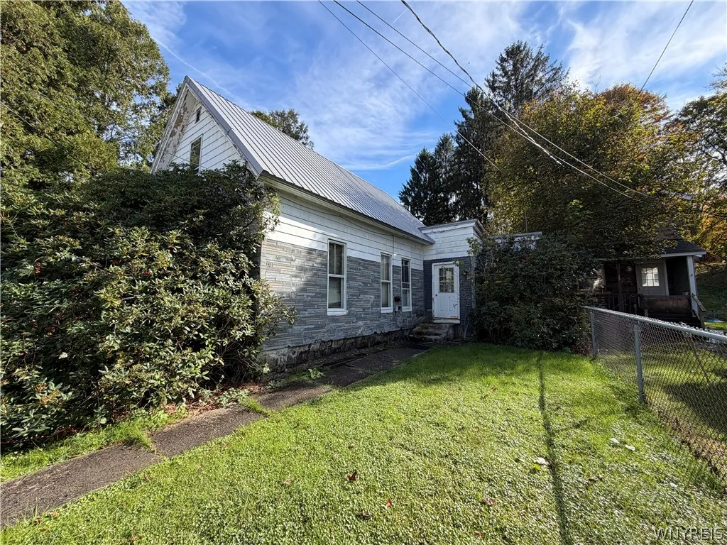 24 East Jefferson Street, Salamanca, New York 1477, Salamanca, New York 14779, 3 Bedroom Bedrooms, 7 Room Rooms,1 BathroomBathrooms,Residential,For Sale,24 East Jefferson Street, Salamanca, New York 1477,0,B1724283