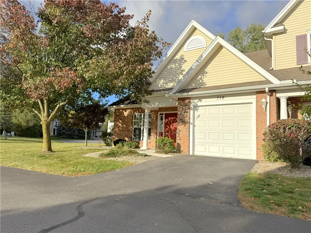 782 Royal Sunset Drive, Webster, New York 14580, Webster, New York 14580, 2 Bedroom Bedrooms, 6 Room Rooms,1 BathroomBathrooms,Residential Lease,For Rent,782 Royal Sunset Drive, Webster, New York 14580,0,R1725266