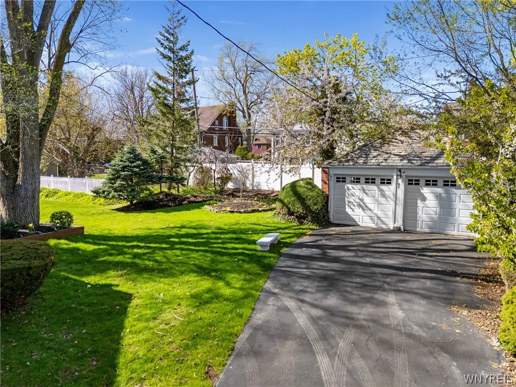 178 Deerhurst Park Boulevard, Tonawanda, New York, Tonawanda, New York 14217, 4 Bedroom Bedrooms, 10 Room Rooms,2 BathroomBathrooms,Residential,For Sale,178 Deerhurst Park Boulevard, Tonawanda, New York ,0,B1724046