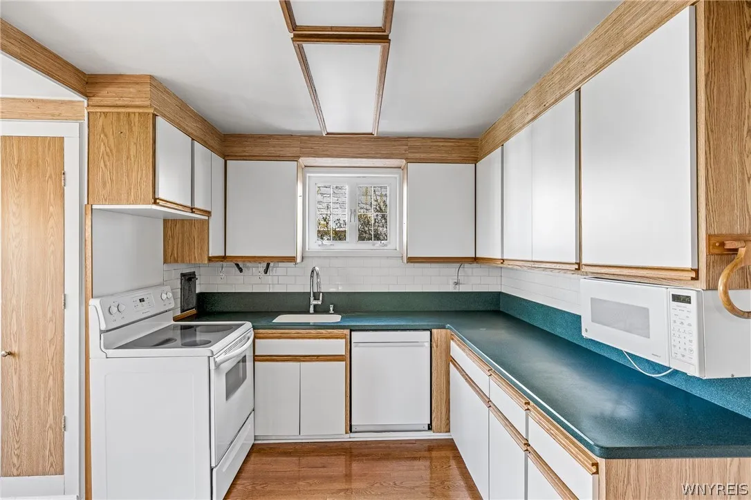 178 Deerhurst Park Boulevard, Tonawanda, New York, Tonawanda, New York 14217, 4 Bedroom Bedrooms, 10 Room Rooms,2 BathroomBathrooms,Residential,For Sale,178 Deerhurst Park Boulevard, Tonawanda, New York ,0,B1724046