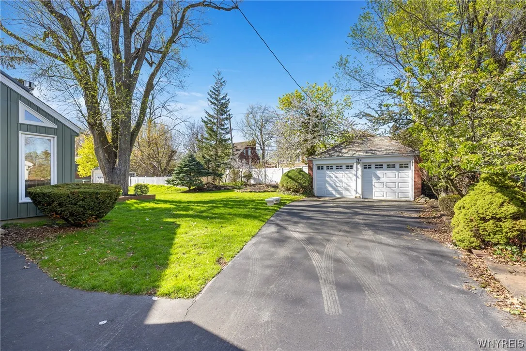 178 Deerhurst Park Boulevard, Tonawanda, New York, Tonawanda, New York 14217, 4 Bedroom Bedrooms, 10 Room Rooms,2 BathroomBathrooms,Residential,For Sale,178 Deerhurst Park Boulevard, Tonawanda, New York ,0,B1724046