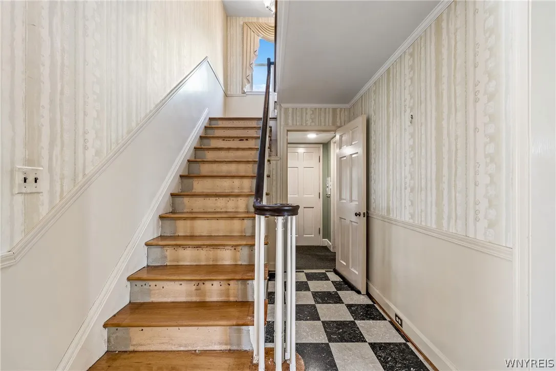 178 Deerhurst Park Boulevard, Tonawanda, New York, Tonawanda, New York 14217, 4 Bedroom Bedrooms, 10 Room Rooms,2 BathroomBathrooms,Residential,For Sale,178 Deerhurst Park Boulevard, Tonawanda, New York ,0,B1724046