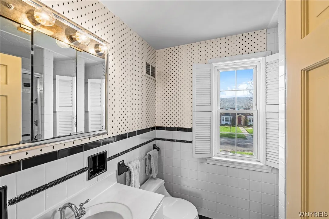 178 Deerhurst Park Boulevard, Tonawanda, New York, Tonawanda, New York 14217, 4 Bedroom Bedrooms, 10 Room Rooms,2 BathroomBathrooms,Residential,For Sale,178 Deerhurst Park Boulevard, Tonawanda, New York ,0,B1724046