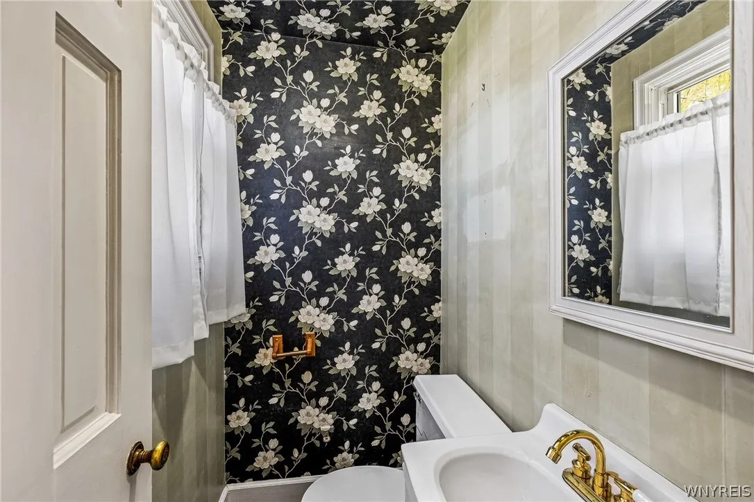 178 Deerhurst Park Boulevard, Tonawanda, New York, Tonawanda, New York 14217, 4 Bedroom Bedrooms, 10 Room Rooms,2 BathroomBathrooms,Residential,For Sale,178 Deerhurst Park Boulevard, Tonawanda, New York ,0,B1724046