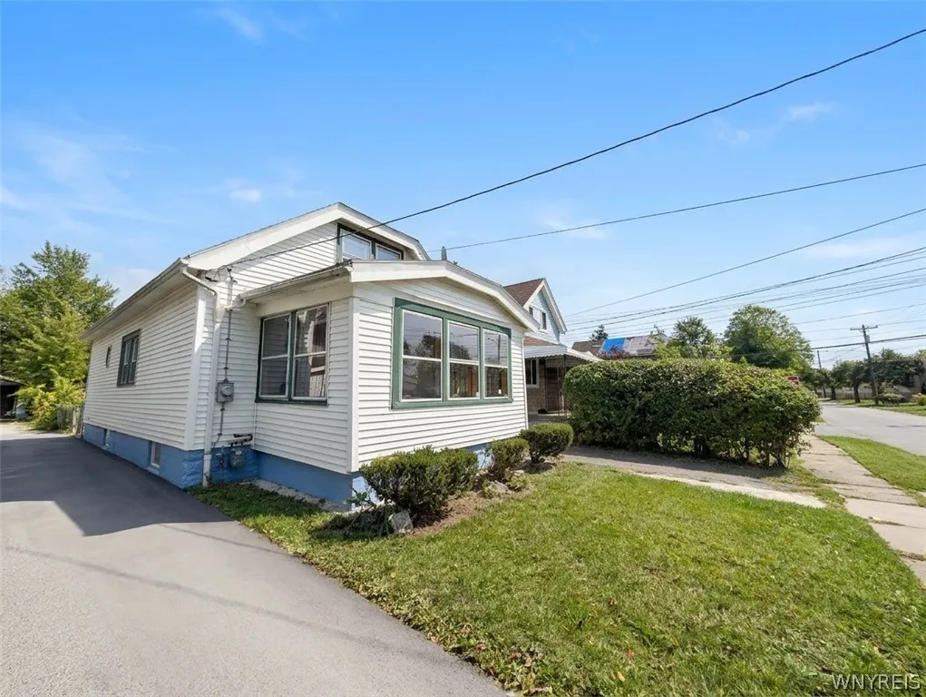 129 Clarence Avenue, Buffalo, New York 14215, Buffalo, New York 14215, 4 Bedroom Bedrooms, 8 Room Rooms,1 BathroomBathrooms,Residential,For Sale,129 Clarence Avenue, Buffalo, New York 14215,0,B1724831
