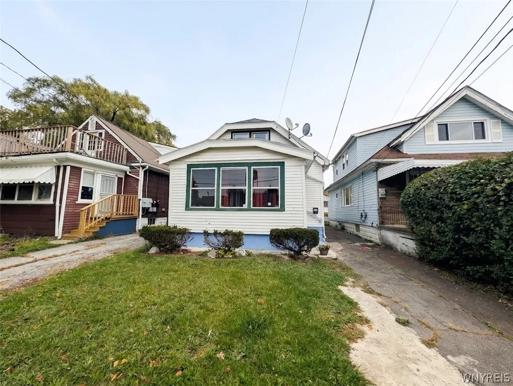 129 Clarence Avenue, Buffalo, New York 14215, Buffalo, New York 14215, 4 Bedroom Bedrooms, 8 Room Rooms,1 BathroomBathrooms,Residential,For Sale,129 Clarence Avenue, Buffalo, New York 14215,0,B1724831