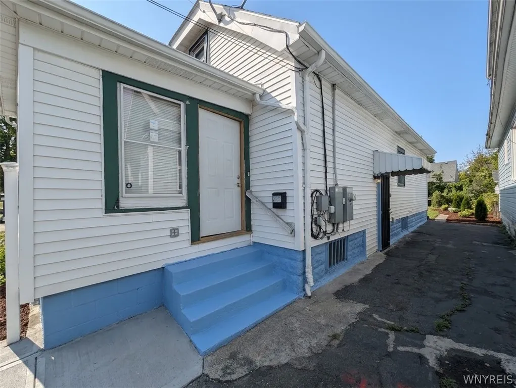 129 Clarence Avenue, Buffalo, New York 14215, Buffalo, New York 14215, 4 Bedroom Bedrooms, 8 Room Rooms,1 BathroomBathrooms,Residential,For Sale,129 Clarence Avenue, Buffalo, New York 14215,0,B1724831