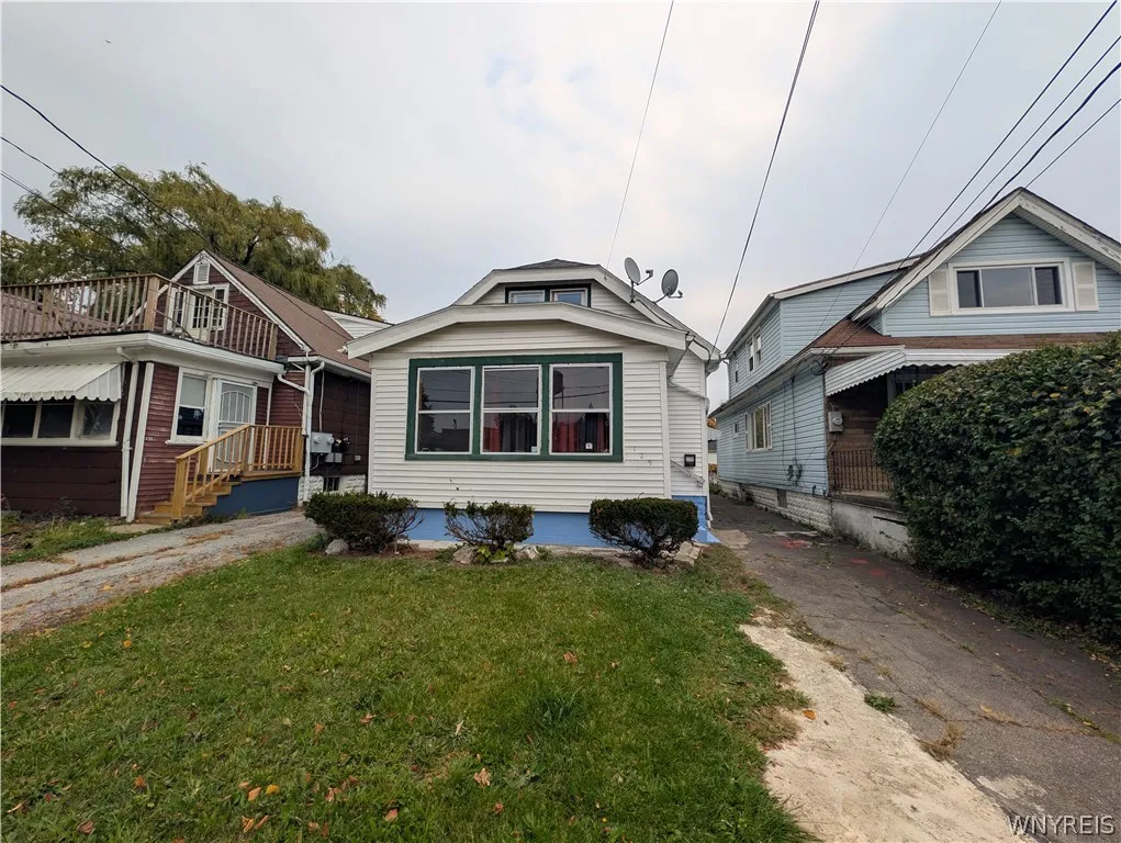 129 Clarence Avenue, Buffalo, New York 14215, Buffalo, New York 14215, 4 Bedroom Bedrooms, 8 Room Rooms,1 BathroomBathrooms,Residential,For Sale,129 Clarence Avenue, Buffalo, New York 14215,0,B1724831