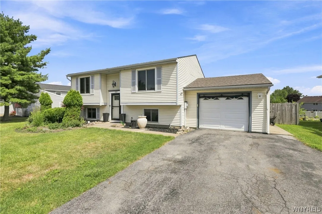 4209 Polly Lane, Hamburg, New York 14075, Hamburg, New York 14075, 3 Bedroom Bedrooms, 7 Room Rooms,1 BathroomBathrooms,Residential,For Sale,4209 Polly Lane, Hamburg, New York 14075,0,B1725248