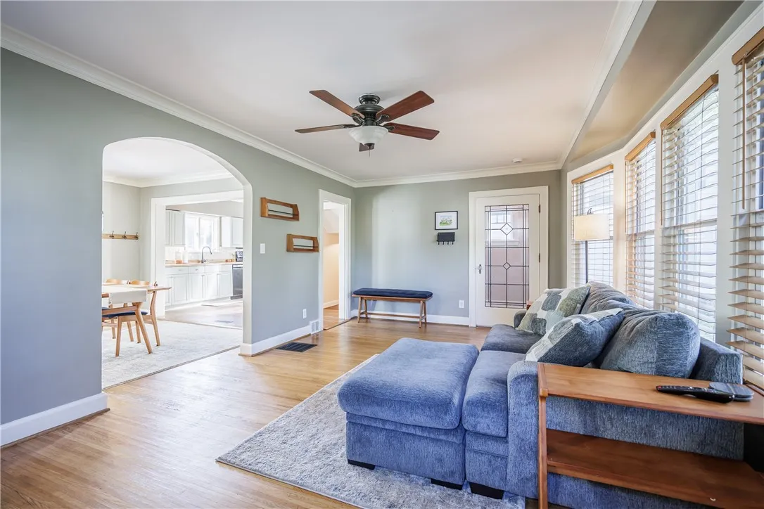 3284 Culver Road, Irondequoit, New York 14622, Irondequoit, New York 14622, 3 Bedroom Bedrooms, 8 Room Rooms,1 BathroomBathrooms,Residential,For Sale,3284 Culver Road, Irondequoit, New York 14622,0,R1722669