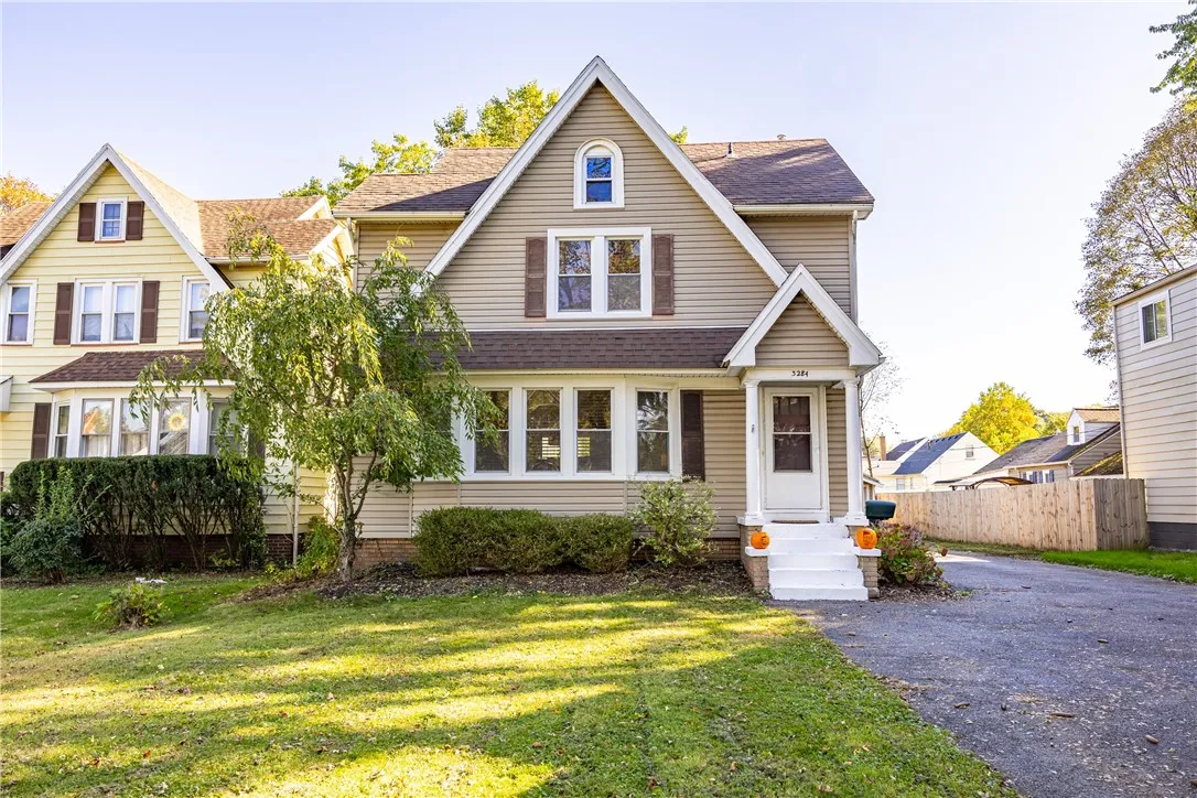 3284 Culver Road, Irondequoit, New York 14622, Irondequoit, New York 14622, 3 Bedroom Bedrooms, 8 Room Rooms,1 BathroomBathrooms,Residential,For Sale,3284 Culver Road, Irondequoit, New York 14622,0,R1722669