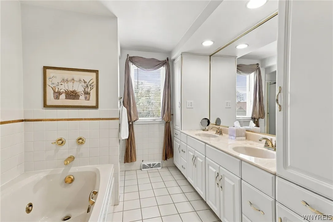 382 Allenhurst Road, Amherst, New York 14226, Amherst, New York 14226, 3 Bedroom Bedrooms, 7 Room Rooms,1 BathroomBathrooms,Residential,For Sale,382 Allenhurst Road, Amherst, New York 14226,0,B1725042