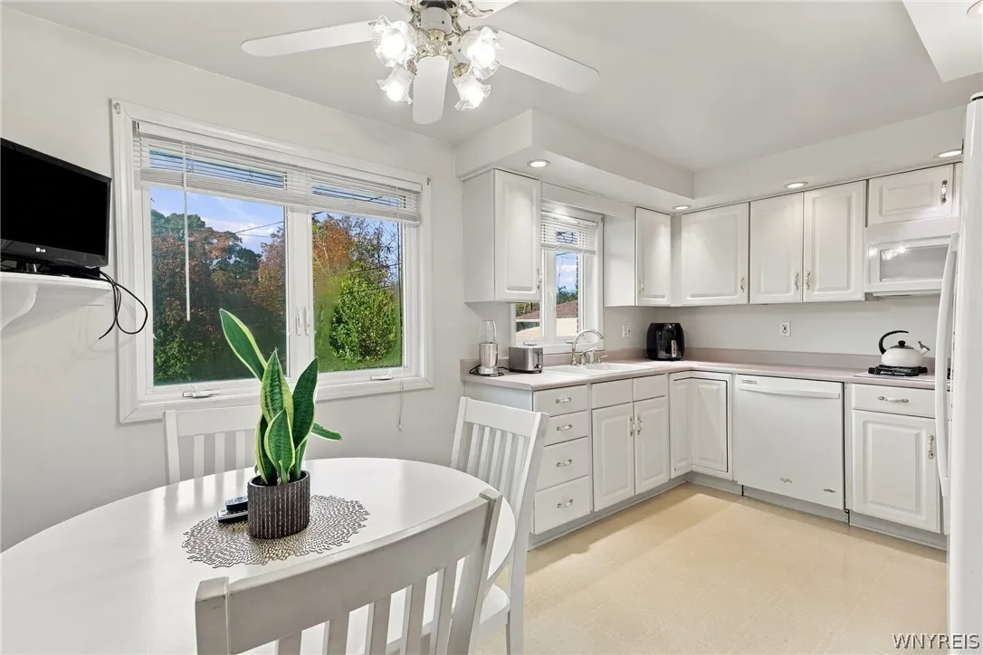 382 Allenhurst Road, Amherst, New York 14226, Amherst, New York 14226, 3 Bedroom Bedrooms, 7 Room Rooms,1 BathroomBathrooms,Residential,For Sale,382 Allenhurst Road, Amherst, New York 14226,0,B1725042