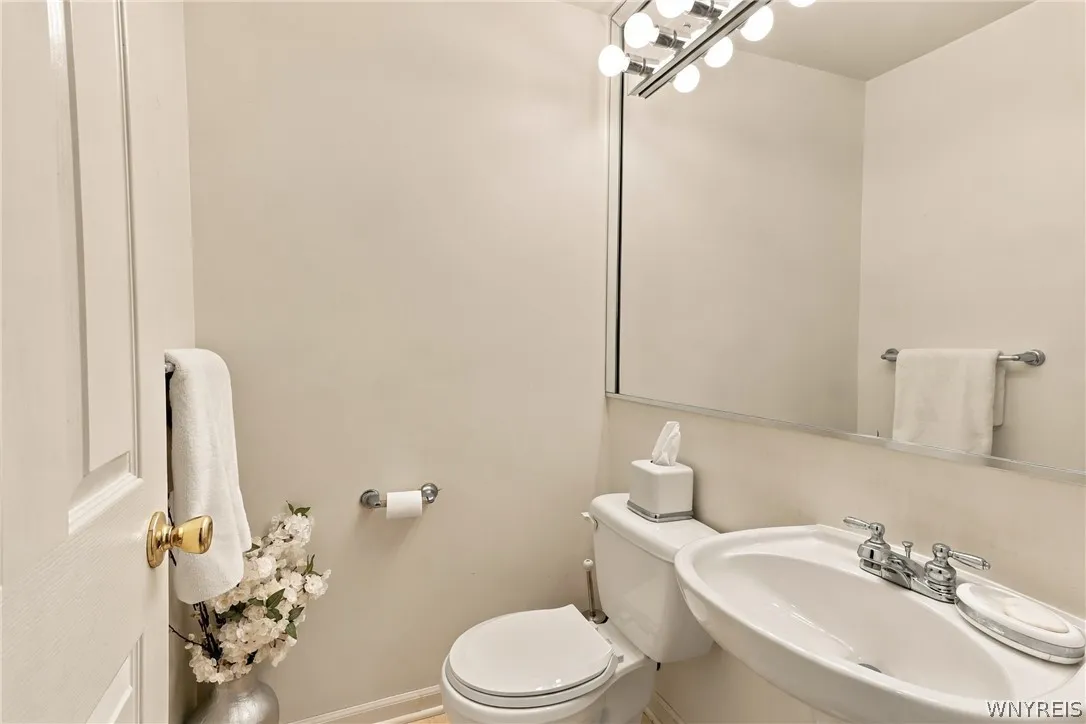 382 Allenhurst Road, Amherst, New York 14226, Amherst, New York 14226, 3 Bedroom Bedrooms, 7 Room Rooms,1 BathroomBathrooms,Residential,For Sale,382 Allenhurst Road, Amherst, New York 14226,0,B1725042