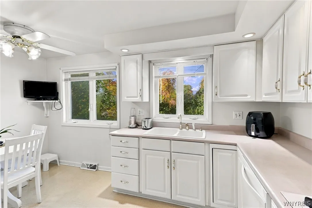 382 Allenhurst Road, Amherst, New York 14226, Amherst, New York 14226, 3 Bedroom Bedrooms, 7 Room Rooms,1 BathroomBathrooms,Residential,For Sale,382 Allenhurst Road, Amherst, New York 14226,0,B1725042