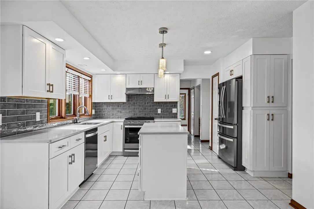 346 Woodmill Drive, Greece, New York 14626, Greece, New York 14626, 3 Bedroom Bedrooms, 9 Room Rooms,2 BathroomBathrooms,Residential,For Sale,346 Woodmill Drive, Greece, New York 14626,0,R1724620