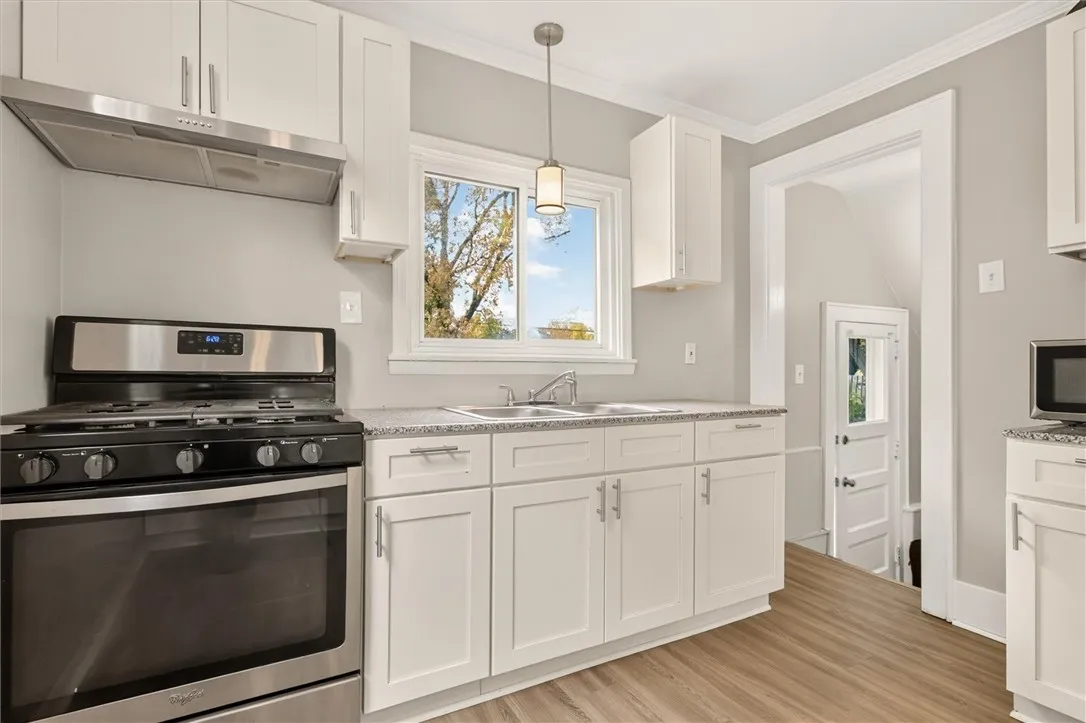 105 Floverton Street, Rochester, New York 14610, Rochester, New York 14610, 3 Bedroom Bedrooms, 7 Room Rooms,1 BathroomBathrooms,Residential,For Sale,105 Floverton Street, Rochester, New York 14610,0,R1725275