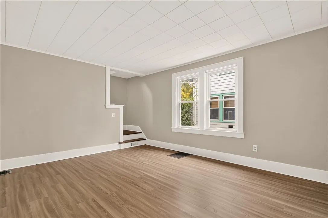 105 Floverton Street, Rochester, New York 14610, Rochester, New York 14610, 3 Bedroom Bedrooms, 7 Room Rooms,1 BathroomBathrooms,Residential,For Sale,105 Floverton Street, Rochester, New York 14610,0,R1725275