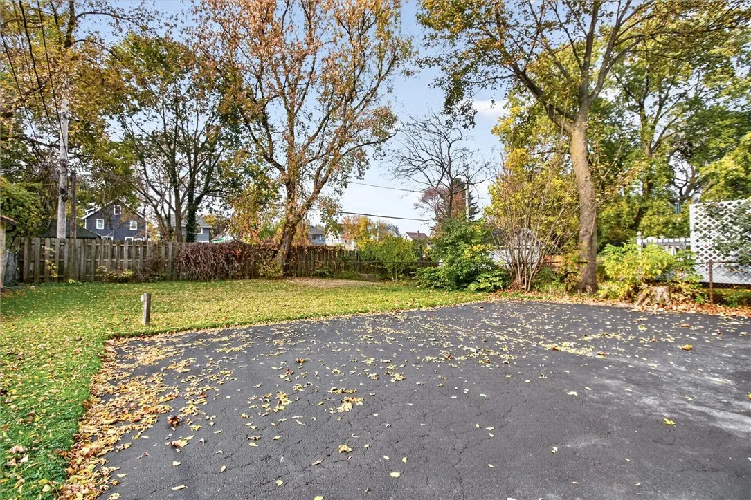105 Floverton Street, Rochester, New York 14610, Rochester, New York 14610, 3 Bedroom Bedrooms, 7 Room Rooms,1 BathroomBathrooms,Residential,For Sale,105 Floverton Street, Rochester, New York 14610,0,R1725275