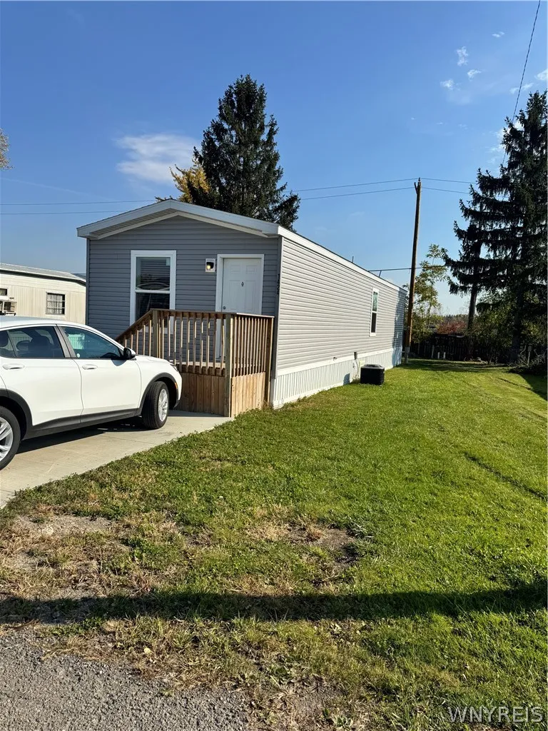 1424 East Drive Drive, Alden, New York 14004, Alden, New York 14004, 2 Bedroom Bedrooms, 6 Room Rooms,2 BathroomBathrooms,Residential,For Sale,1424 East Drive Drive, Alden, New York 14004,0,B1725122