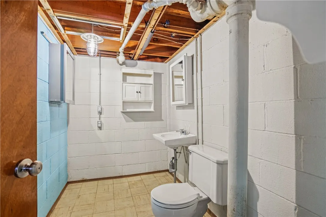 100 Scholfield Road West, Irondequoit, New York 14, Irondequoit, New York 14617, 3 Bedroom Bedrooms, 5 Room Rooms,1 BathroomBathrooms,Residential,For Sale,100 Scholfield Road West, Irondequoit, New York 14,0,R1725158