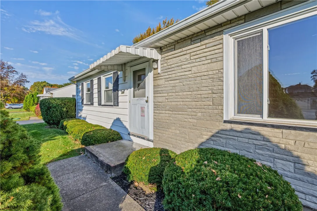 100 Scholfield Road West, Irondequoit, New York 14, Irondequoit, New York 14617, 3 Bedroom Bedrooms, 5 Room Rooms,1 BathroomBathrooms,Residential,For Sale,100 Scholfield Road West, Irondequoit, New York 14,0,R1725158