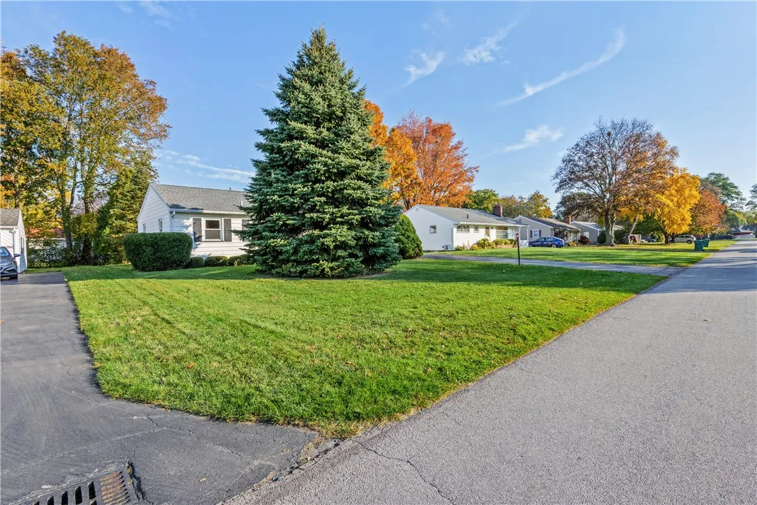 100 Scholfield Road West, Irondequoit, New York 14, Irondequoit, New York 14617, 3 Bedroom Bedrooms, 5 Room Rooms,1 BathroomBathrooms,Residential,For Sale,100 Scholfield Road West, Irondequoit, New York 14,0,R1725158