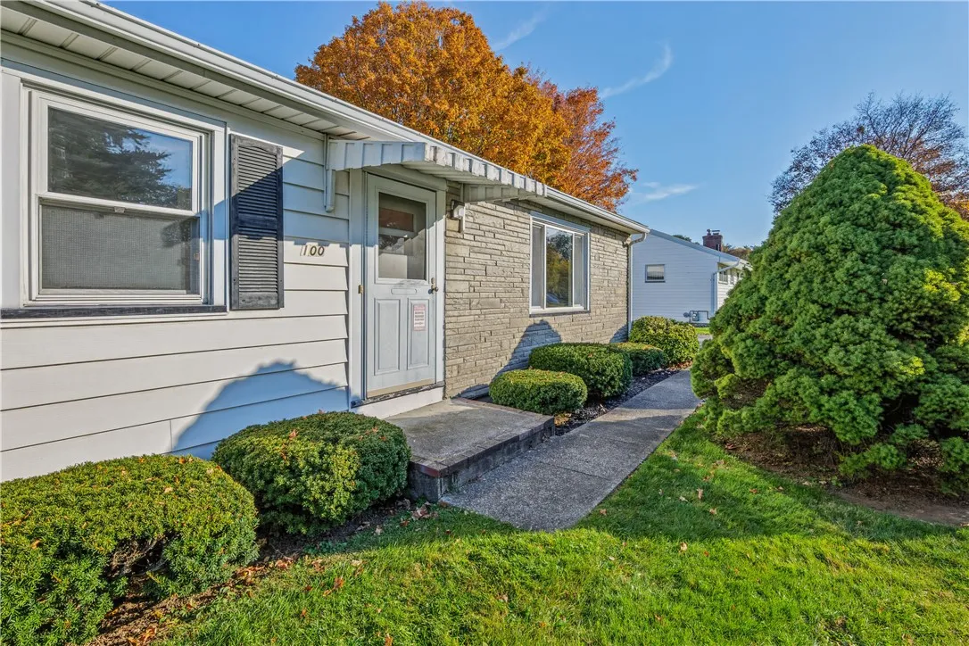 100 Scholfield Road West, Irondequoit, New York 14, Irondequoit, New York 14617, 3 Bedroom Bedrooms, 5 Room Rooms,1 BathroomBathrooms,Residential,For Sale,100 Scholfield Road West, Irondequoit, New York 14,0,R1725158