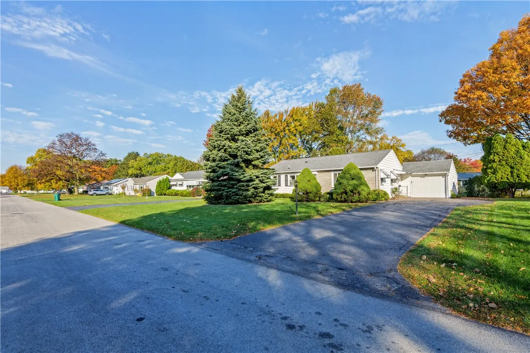 100 Scholfield Road West, Irondequoit, New York 14, Irondequoit, New York 14617, 3 Bedroom Bedrooms, 5 Room Rooms,1 BathroomBathrooms,Residential,For Sale,100 Scholfield Road West, Irondequoit, New York 14,0,R1725158