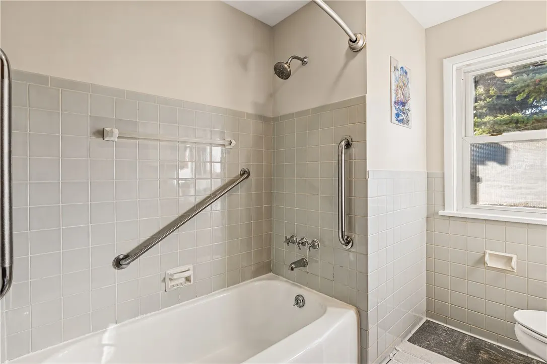 100 Scholfield Road West, Irondequoit, New York 14, Irondequoit, New York 14617, 3 Bedroom Bedrooms, 5 Room Rooms,1 BathroomBathrooms,Residential,For Sale,100 Scholfield Road West, Irondequoit, New York 14,0,R1725158