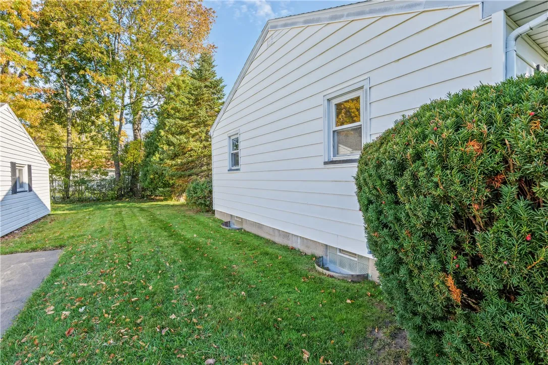 100 Scholfield Road West, Irondequoit, New York 14, Irondequoit, New York 14617, 3 Bedroom Bedrooms, 5 Room Rooms,1 BathroomBathrooms,Residential,For Sale,100 Scholfield Road West, Irondequoit, New York 14,0,R1725158