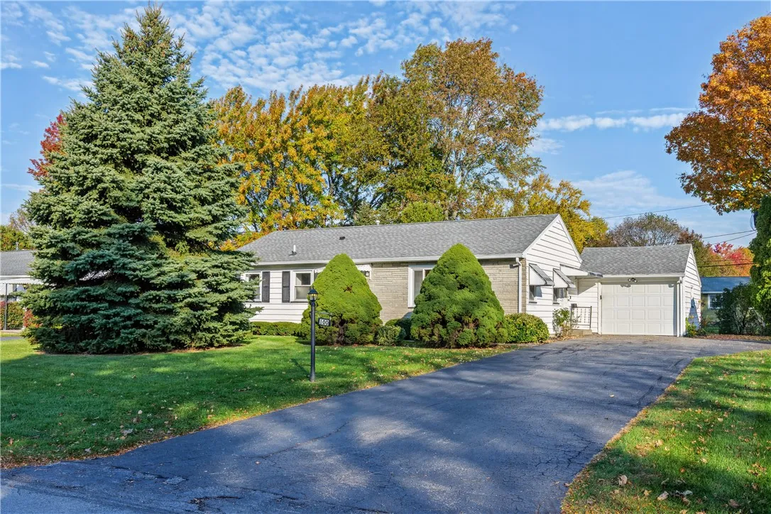 100 Scholfield Road West, Irondequoit, New York 14, Irondequoit, New York 14617, 3 Bedroom Bedrooms, 5 Room Rooms,1 BathroomBathrooms,Residential,For Sale,100 Scholfield Road West, Irondequoit, New York 14,0,R1725158