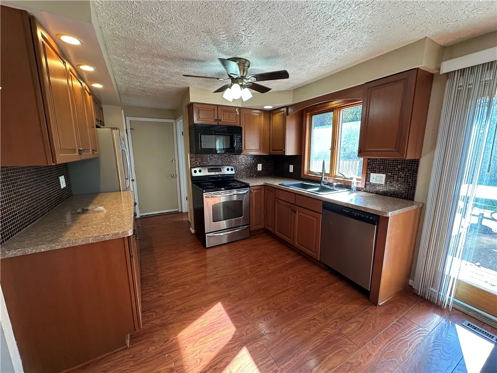 497 Crosby Lane, Greece, New York 14612, Greece, New York 14612, 3 Bedroom Bedrooms, 10 Room Rooms,1 BathroomBathrooms,Residential Lease,For Rent,497 Crosby Lane, Greece, New York 14612,0,R1725319