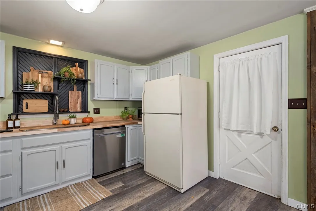 9690 Holman City Road, Paris, New York 13456, Paris, New York 13456, 3 Bedroom Bedrooms, 9 Room Rooms,2 BathroomBathrooms,Residential,For Sale,9690 Holman City Road, Paris, New York 13456,0,S1724904