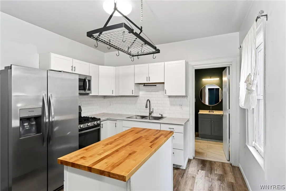 118 Crowley Avenue, Buffalo, New York 14207, Buffalo, New York 14207, 3 Bedroom Bedrooms, 7 Room Rooms,2 BathroomBathrooms,Residential,For Sale,118 Crowley Avenue, Buffalo, New York 14207,0,B1725304
