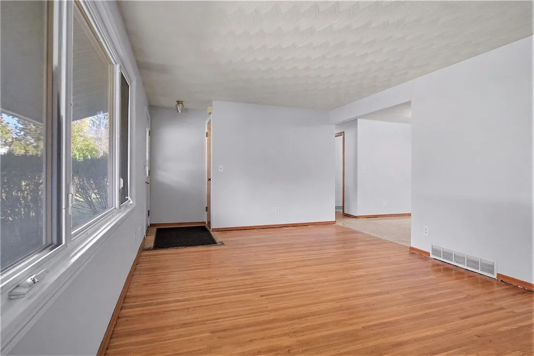 11 Crystal Springs Lane, Perinton, New York 14450, Perinton, New York 14450, 3 Bedroom Bedrooms, 6 Room Rooms,1 BathroomBathrooms,Residential,For Sale,11 Crystal Springs Lane, Perinton, New York 14450,0,R1724930