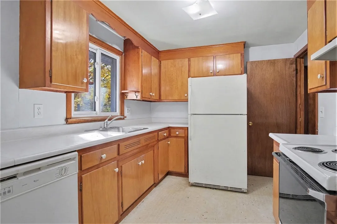 11 Crystal Springs Lane, Perinton, New York 14450, Perinton, New York 14450, 3 Bedroom Bedrooms, 6 Room Rooms,1 BathroomBathrooms,Residential,For Sale,11 Crystal Springs Lane, Perinton, New York 14450,0,R1724930