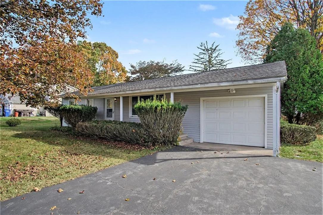 11 Crystal Springs Lane, Perinton, New York 14450, Perinton, New York 14450, 3 Bedroom Bedrooms, 6 Room Rooms,1 BathroomBathrooms,Residential,For Sale,11 Crystal Springs Lane, Perinton, New York 14450,0,R1724930