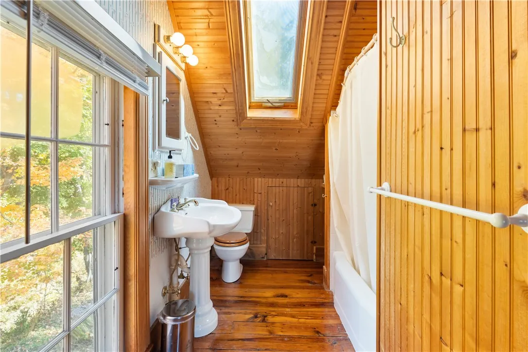 3rd floor full bathroom
