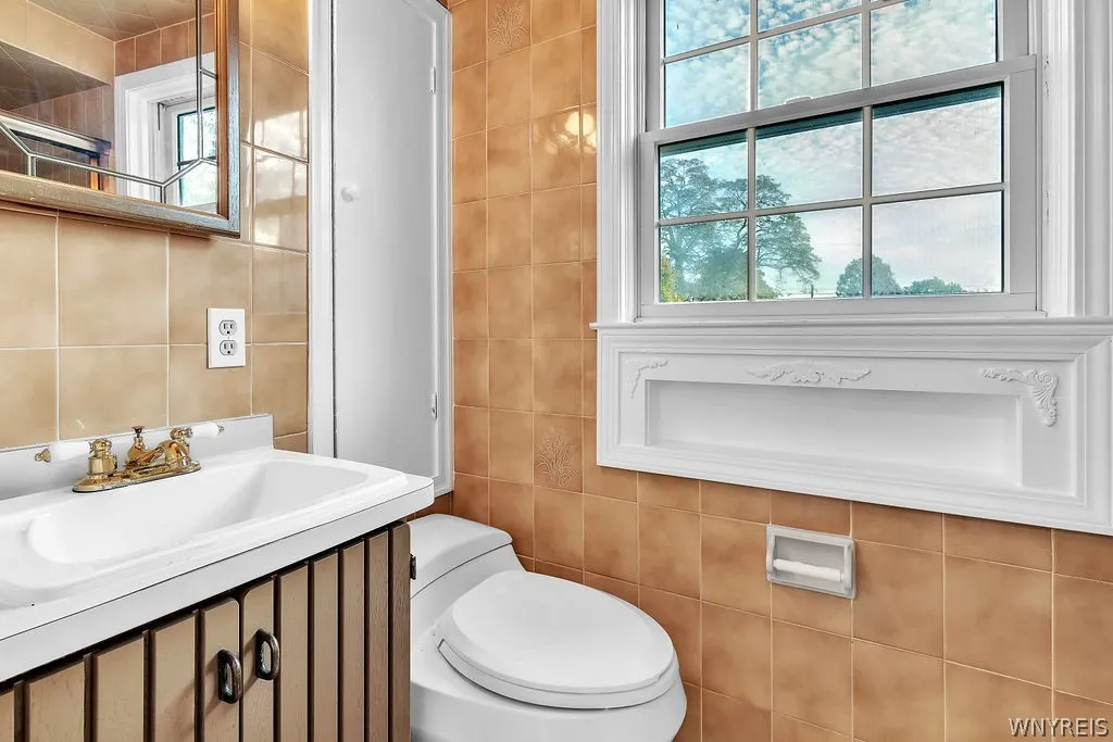 758 Pasadena Avenue, Niagara Falls, New York 14304, Niagara Falls, New York 14304, 3 Bedroom Bedrooms, 9 Room Rooms,1 BathroomBathrooms,Residential,For Sale,758 Pasadena Avenue, Niagara Falls, New York 14304,0,B1724992