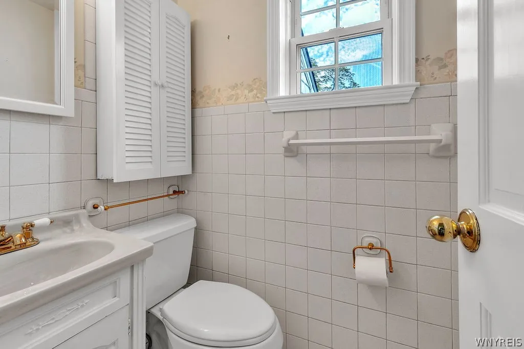 758 Pasadena Avenue, Niagara Falls, New York 14304, Niagara Falls, New York 14304, 3 Bedroom Bedrooms, 9 Room Rooms,1 BathroomBathrooms,Residential,For Sale,758 Pasadena Avenue, Niagara Falls, New York 14304,0,B1724992