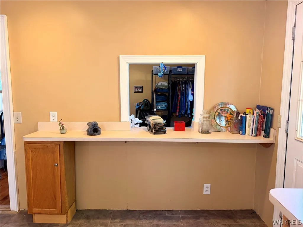 pass through to Dining Room