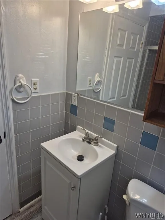 316 Hyland Avenue, Cheektowaga, New York 14043, Cheektowaga, New York 14043, 2 Bedroom Bedrooms, 5 Room Rooms,1 BathroomBathrooms,Residential Lease,For Rent,316 Hyland Avenue, Cheektowaga, New York 14043,0,B1725412