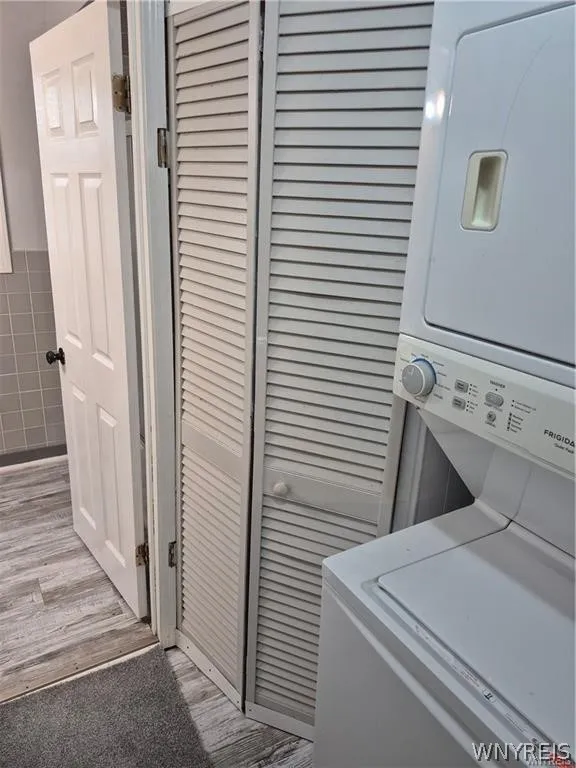 316 Hyland Avenue, Cheektowaga, New York 14043, Cheektowaga, New York 14043, 2 Bedroom Bedrooms, 5 Room Rooms,1 BathroomBathrooms,Residential Lease,For Rent,316 Hyland Avenue, Cheektowaga, New York 14043,0,B1725412